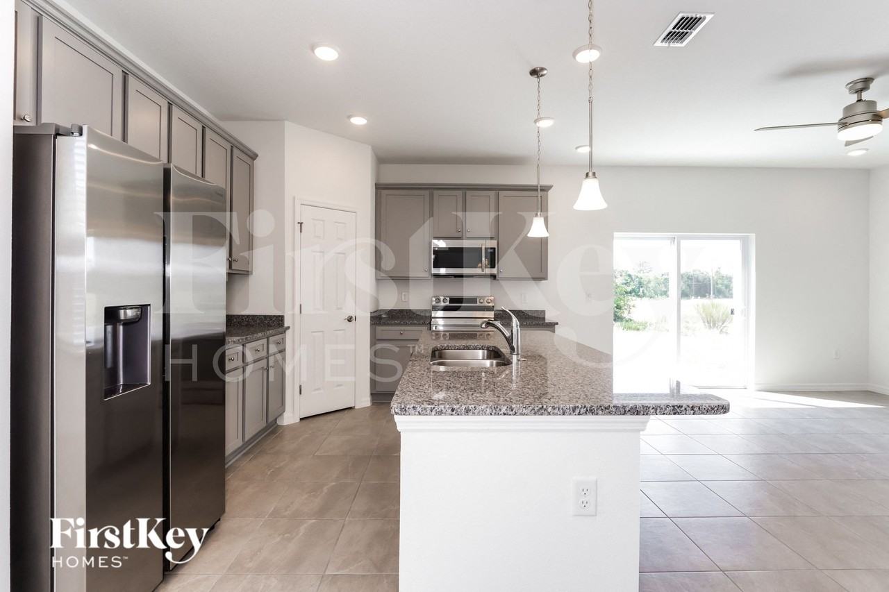 340 Corbel Ln - Photo 4 of 16