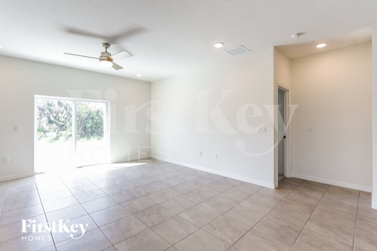 340 Corbel Ln - Photo 6 of 16