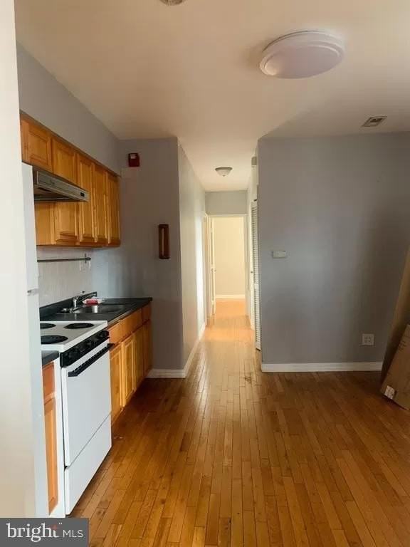 1427 Wharton St ## 00 - Photo 2 of 9