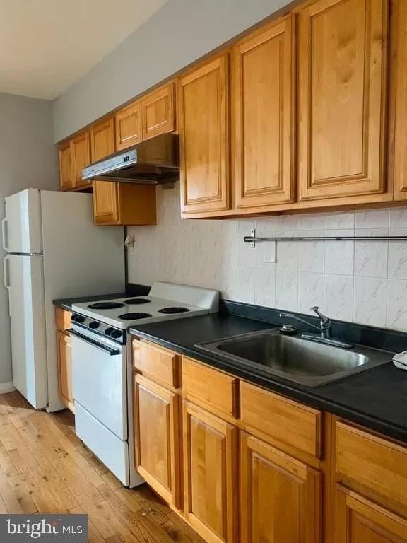 1427 Wharton St ## 00 - Photo 3 of 9