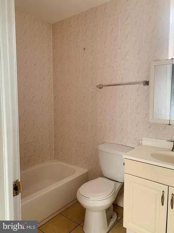 1427 Wharton St ## 00 - Photo 4 of 9