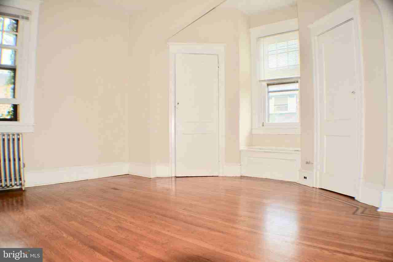 510 W Manheim St #2 - Photo 4 of 14