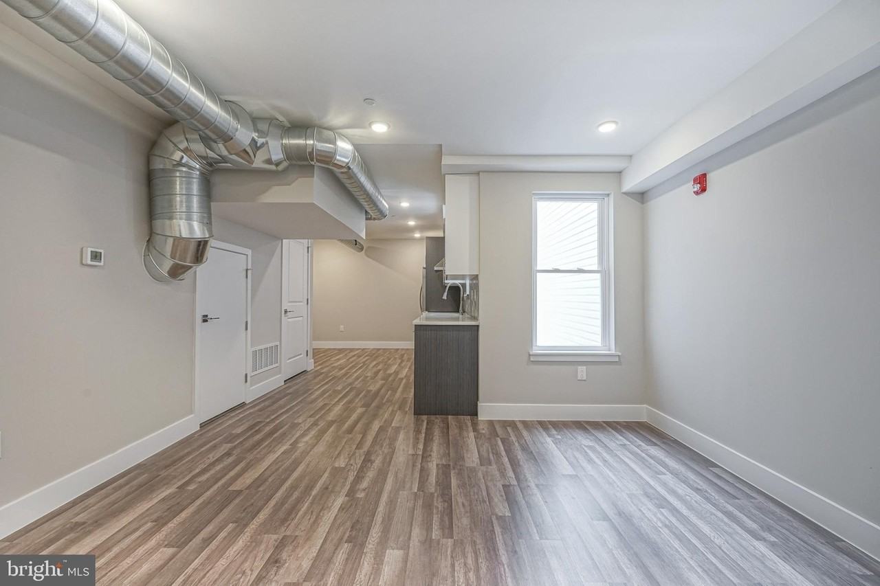1070 N Front St #A - Photo 4 of 18