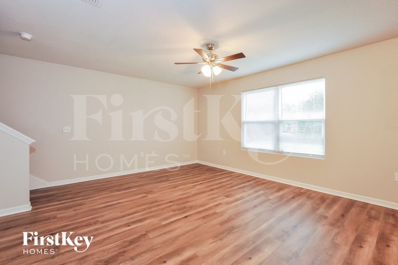 111 Pine Circle Dr - Photo 3 of 15