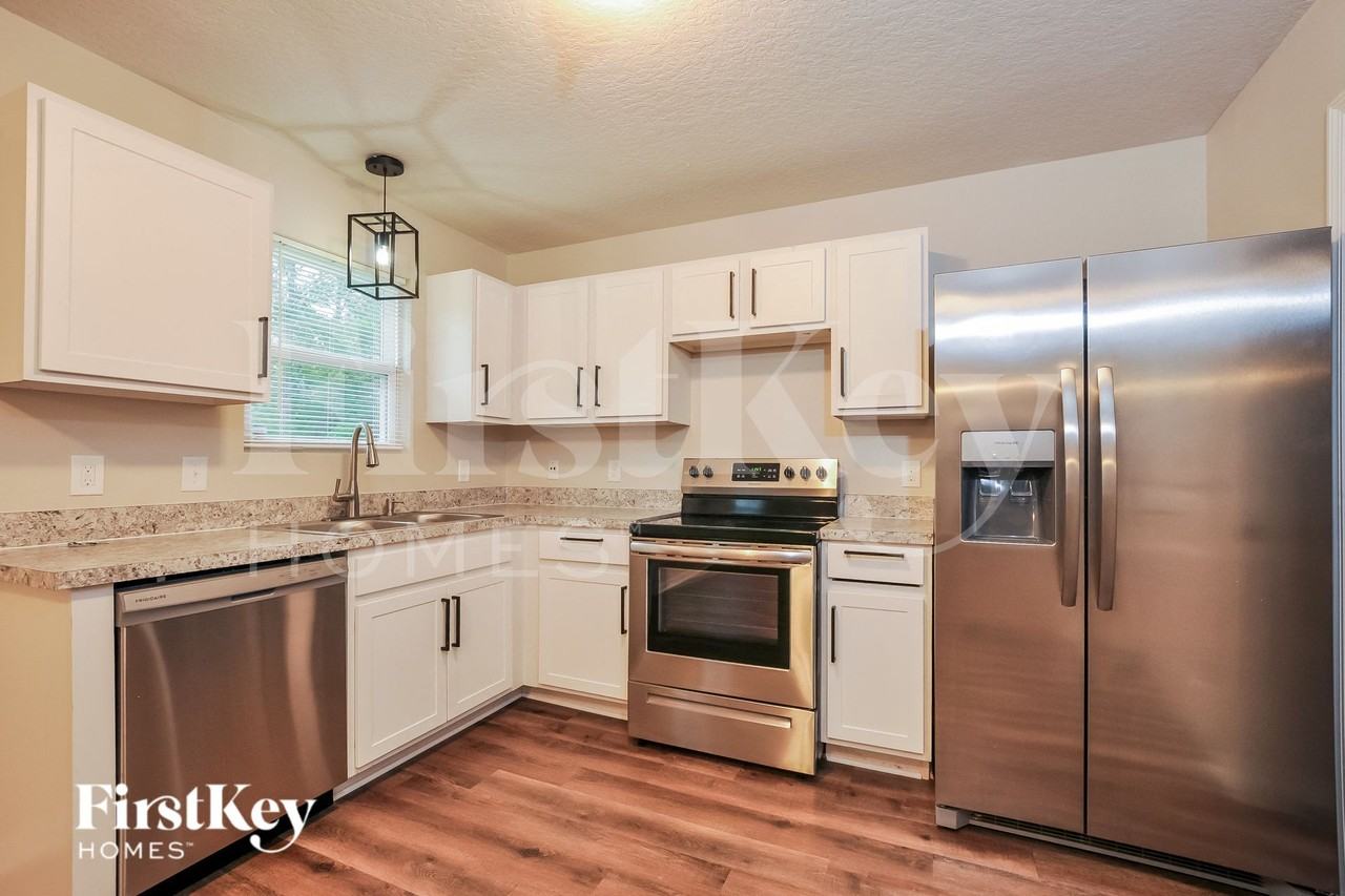 111 Pine Circle Dr - Photo 5 of 15