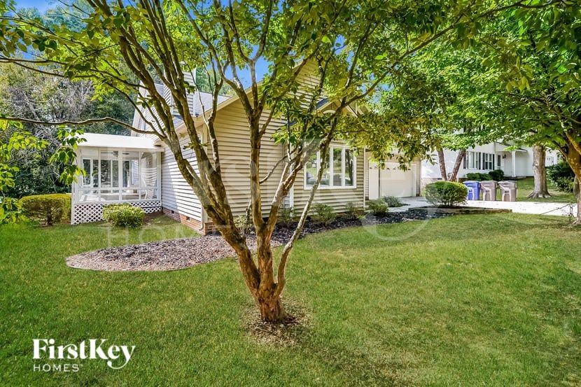 1510 Barry Oak Ct - Photo 2 of 15