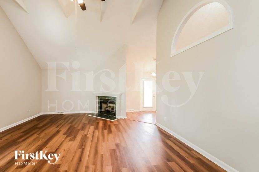 1510 Barry Oak Ct - Photo 3 of 15