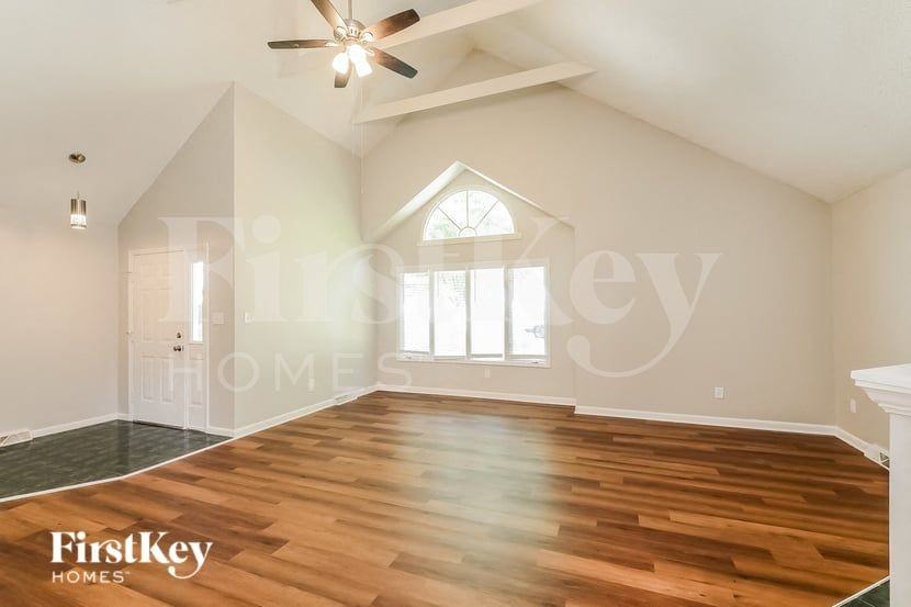 1510 Barry Oak Ct - Photo 4 of 15