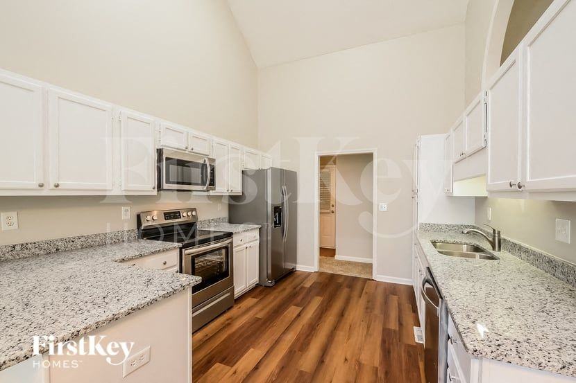 1510 Barry Oak Ct - Photo 5 of 15
