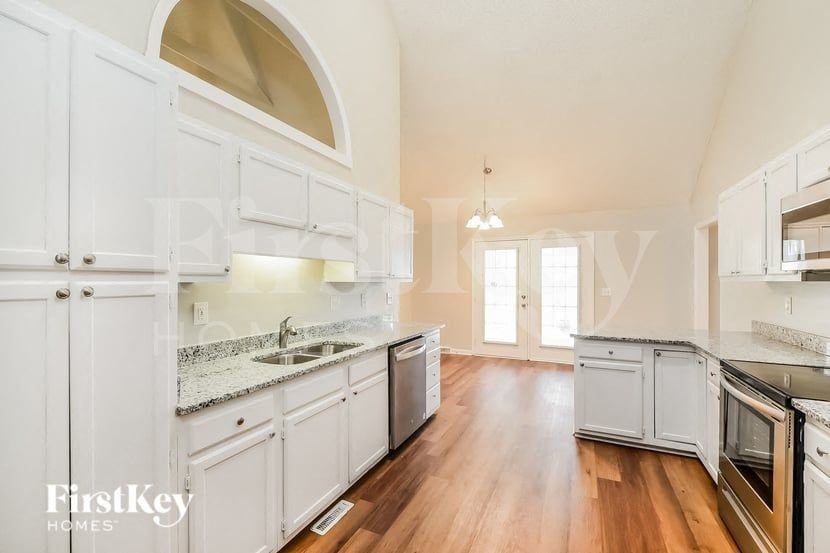 1510 Barry Oak Ct - Photo 6 of 15
