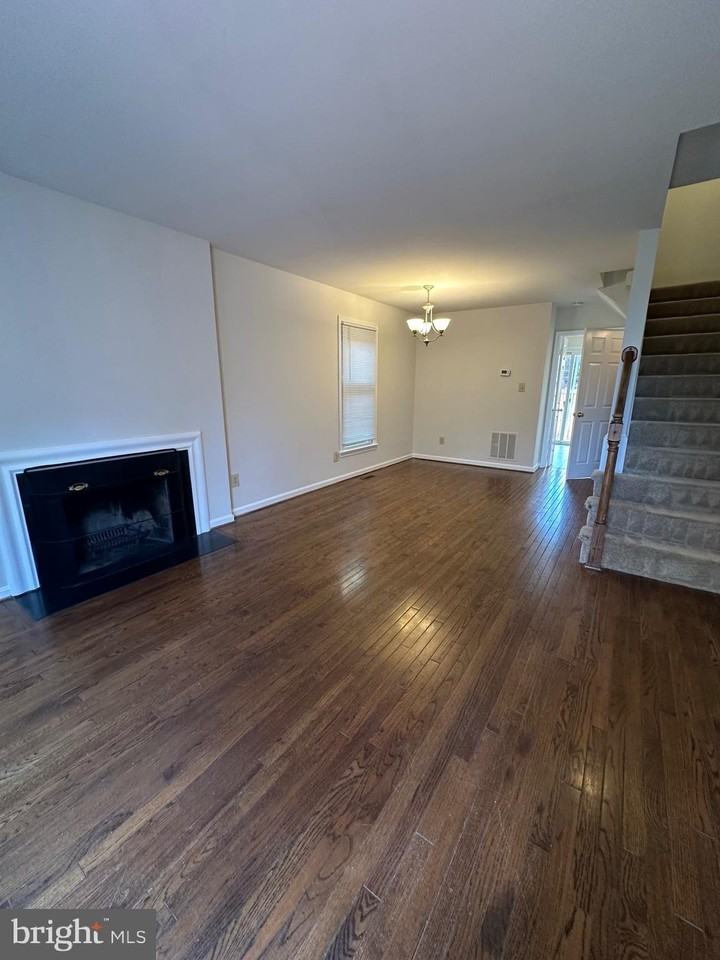 529 Colecroft Ct - Photo 2 of 28