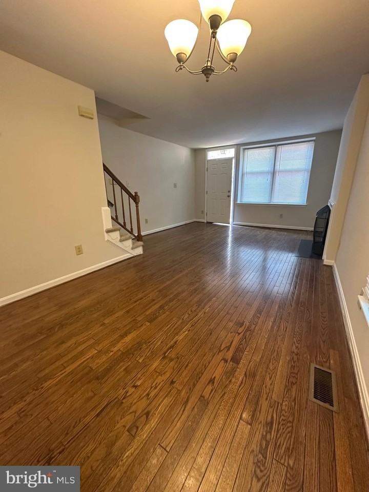 529 Colecroft Ct - Photo 4 of 28