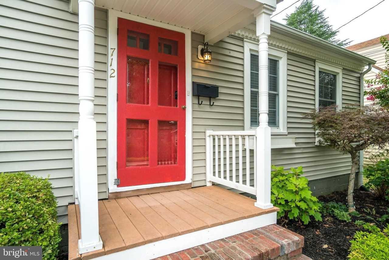 712 Freeman St - Photo 4 of 49