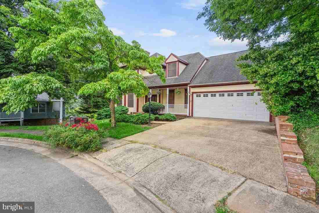 72 Erin Dr - Photo 2 of 23