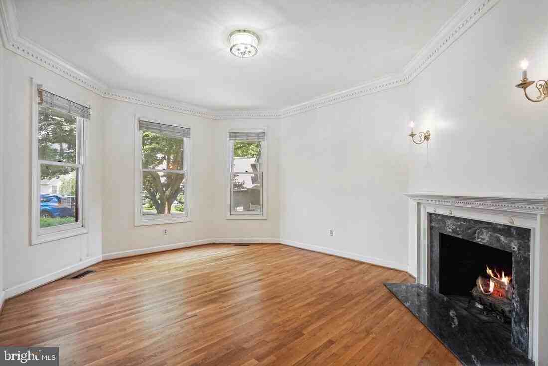 72 Erin Dr - Photo 5 of 23