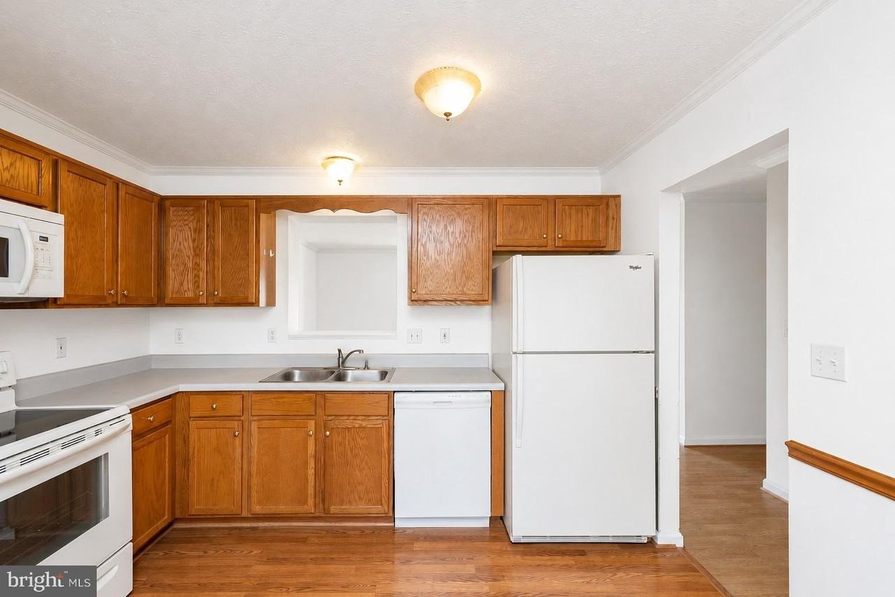 304 Chatham Sq - Photo 5 of 35