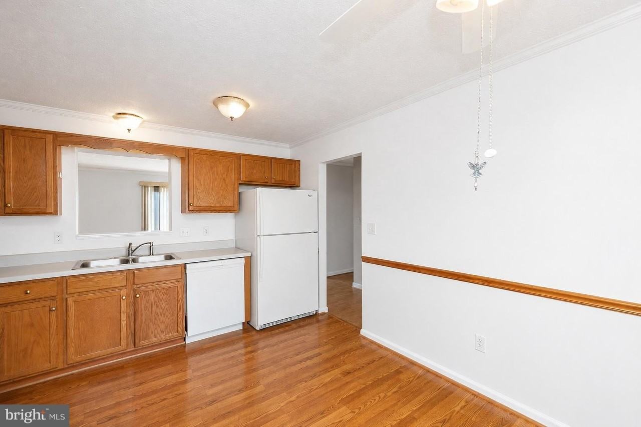 304 Chatham Sq - Photo 6 of 35