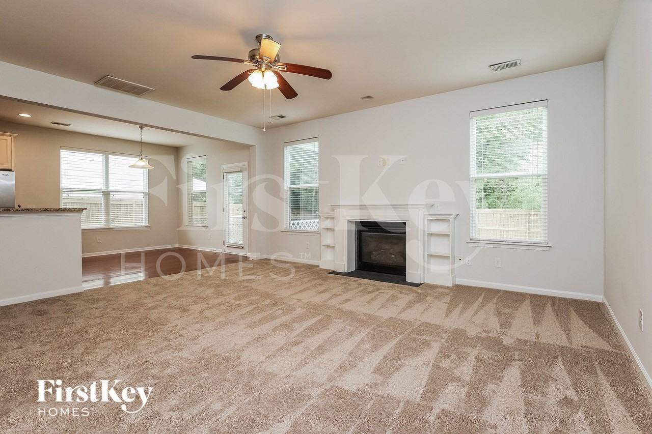 229 Oglethorpe Cir - Photo 3 of 15