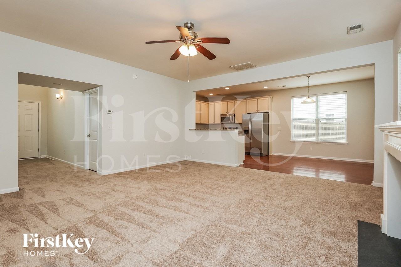 229 Oglethorpe Cir - Photo 4 of 15