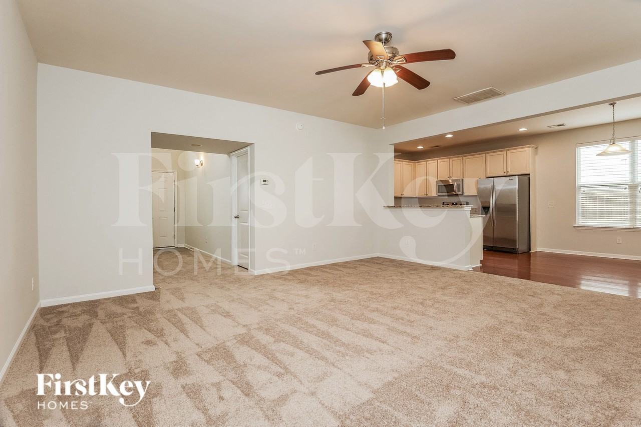 229 Oglethorpe Cir - Photo 5 of 15