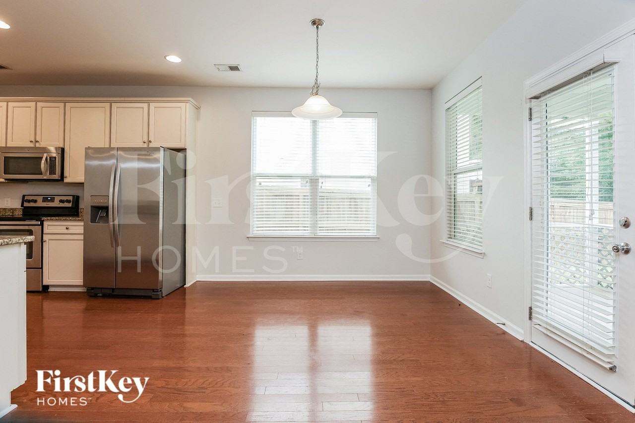 229 Oglethorpe Cir - Photo 6 of 15