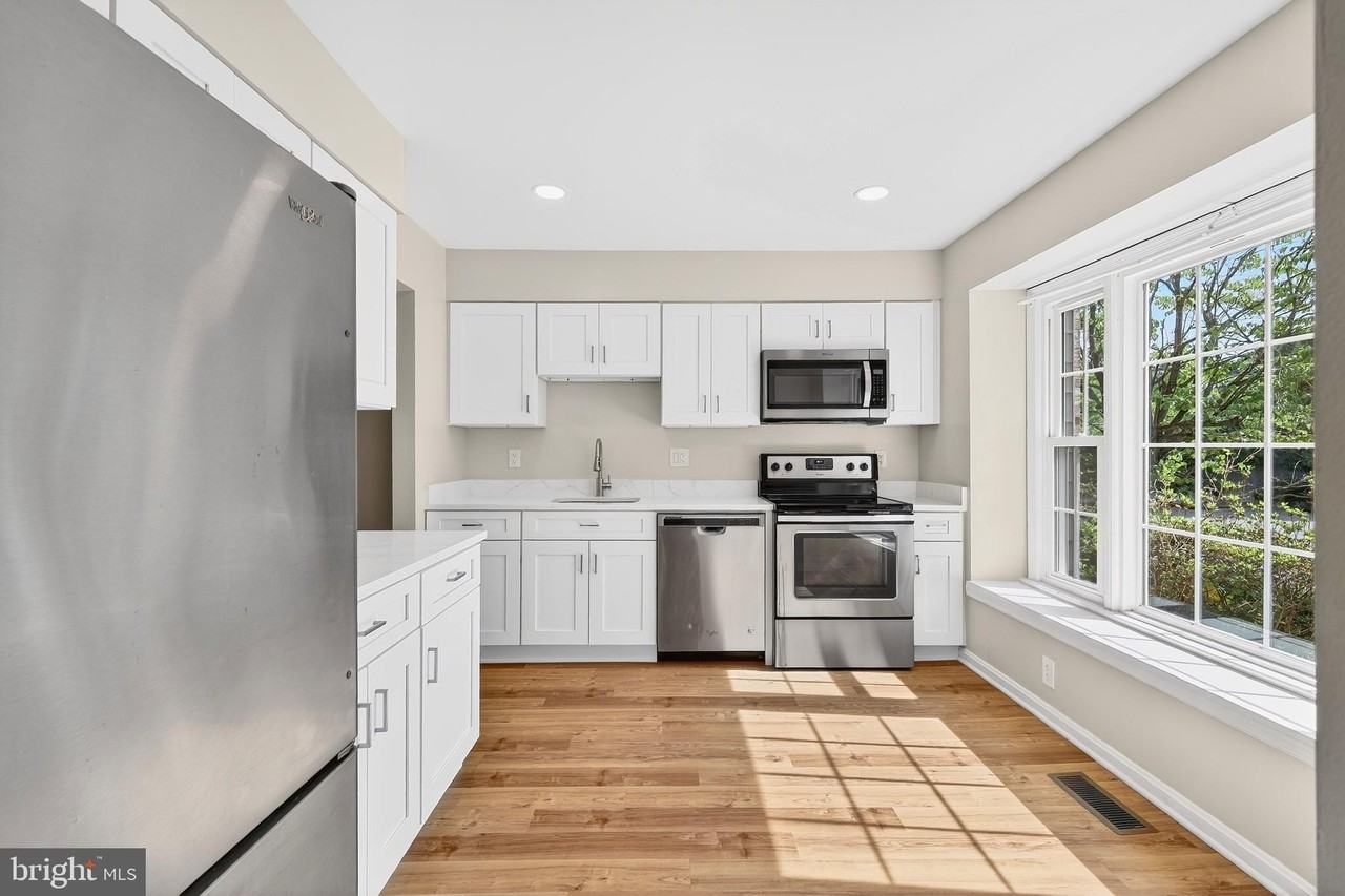 7306 Eggar Woods Ln - Photo 3 of 31