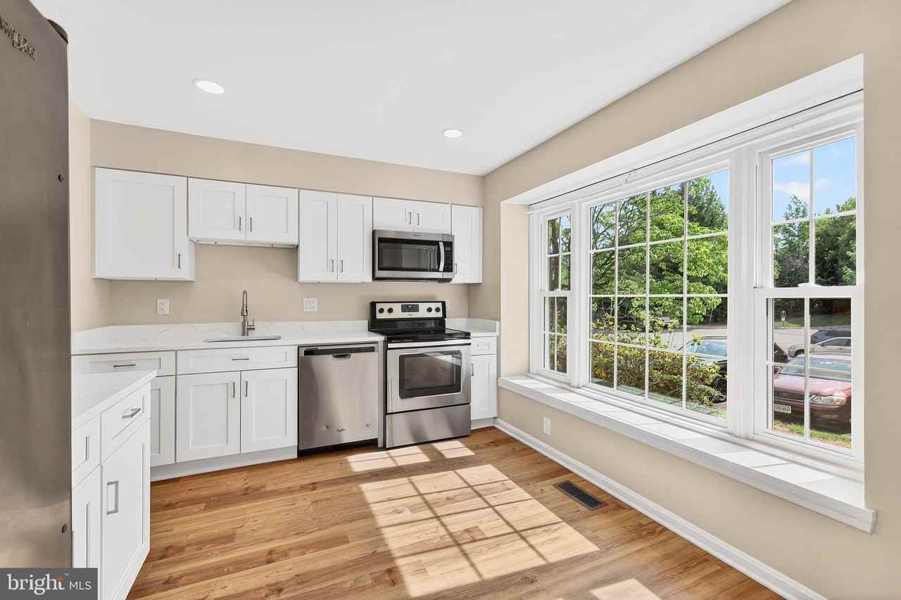 7306 Eggar Woods Ln - Photo 4 of 31