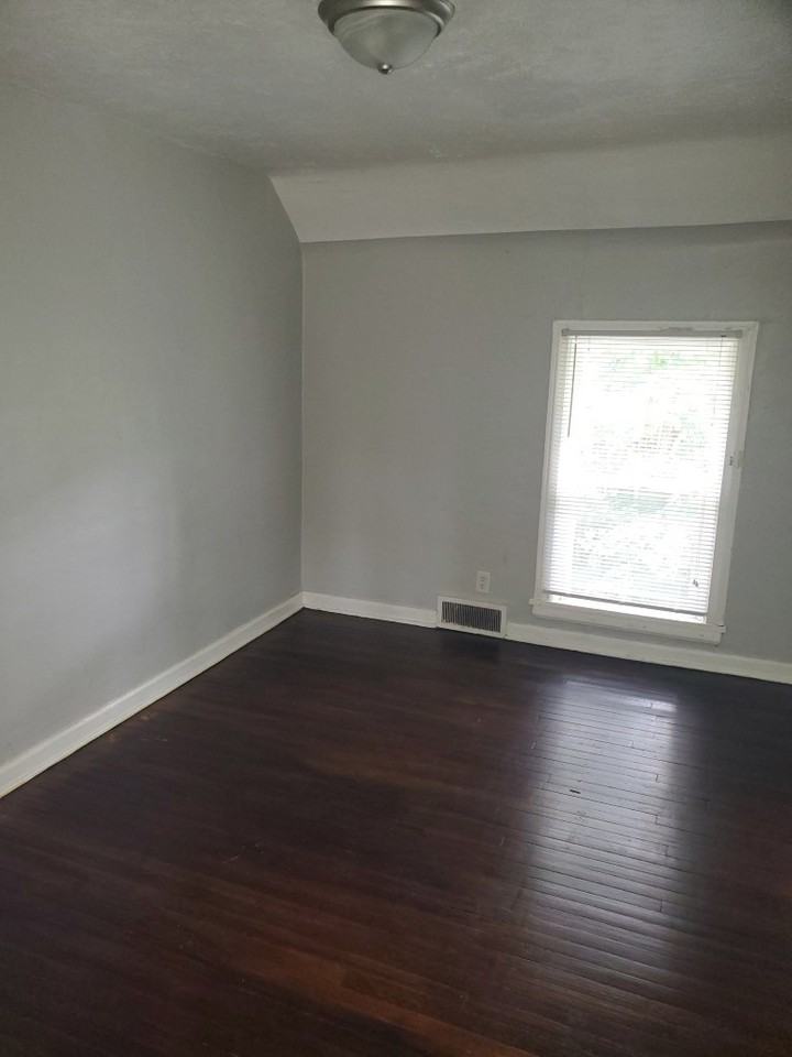 318 Lincoln Way East - Photo 6 of 29