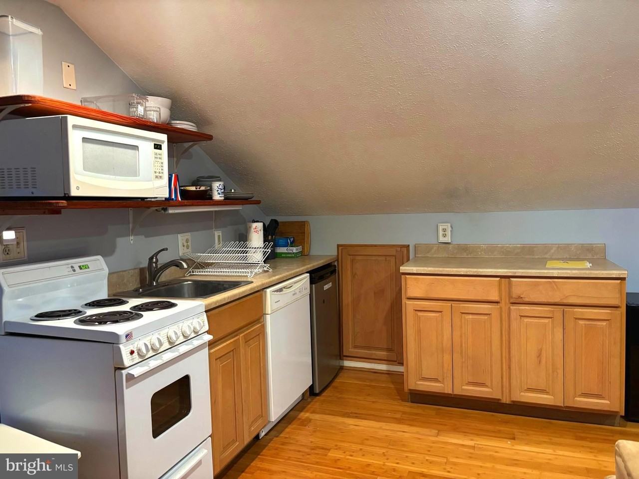 78 Cloverdale Ct - Photo 4 of 18