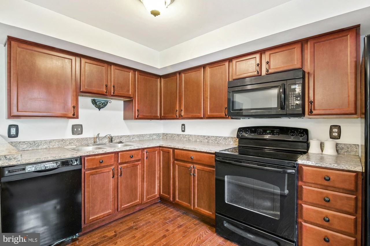 302 Ridgecrest Ct - Photo 2 of 35