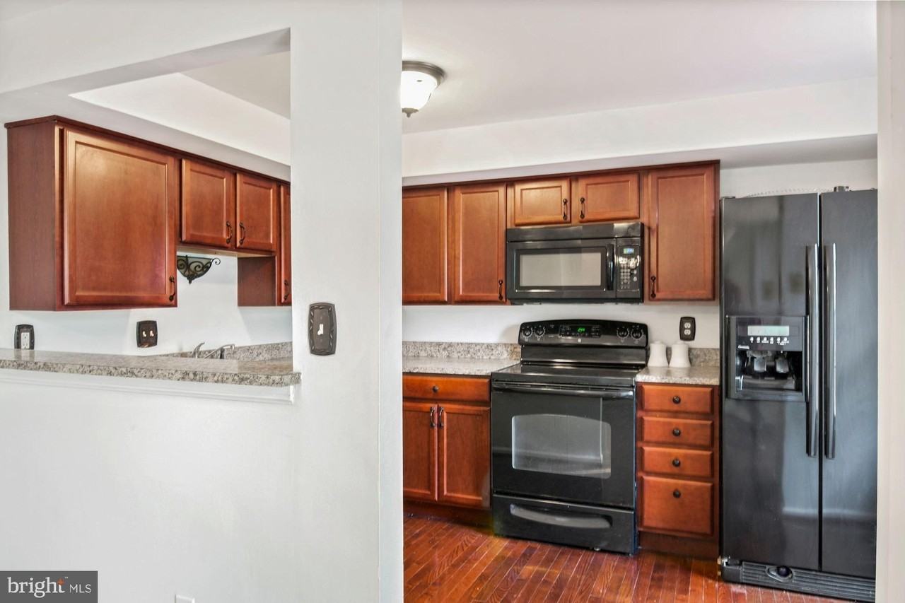 302 Ridgecrest Ct - Photo 4 of 35