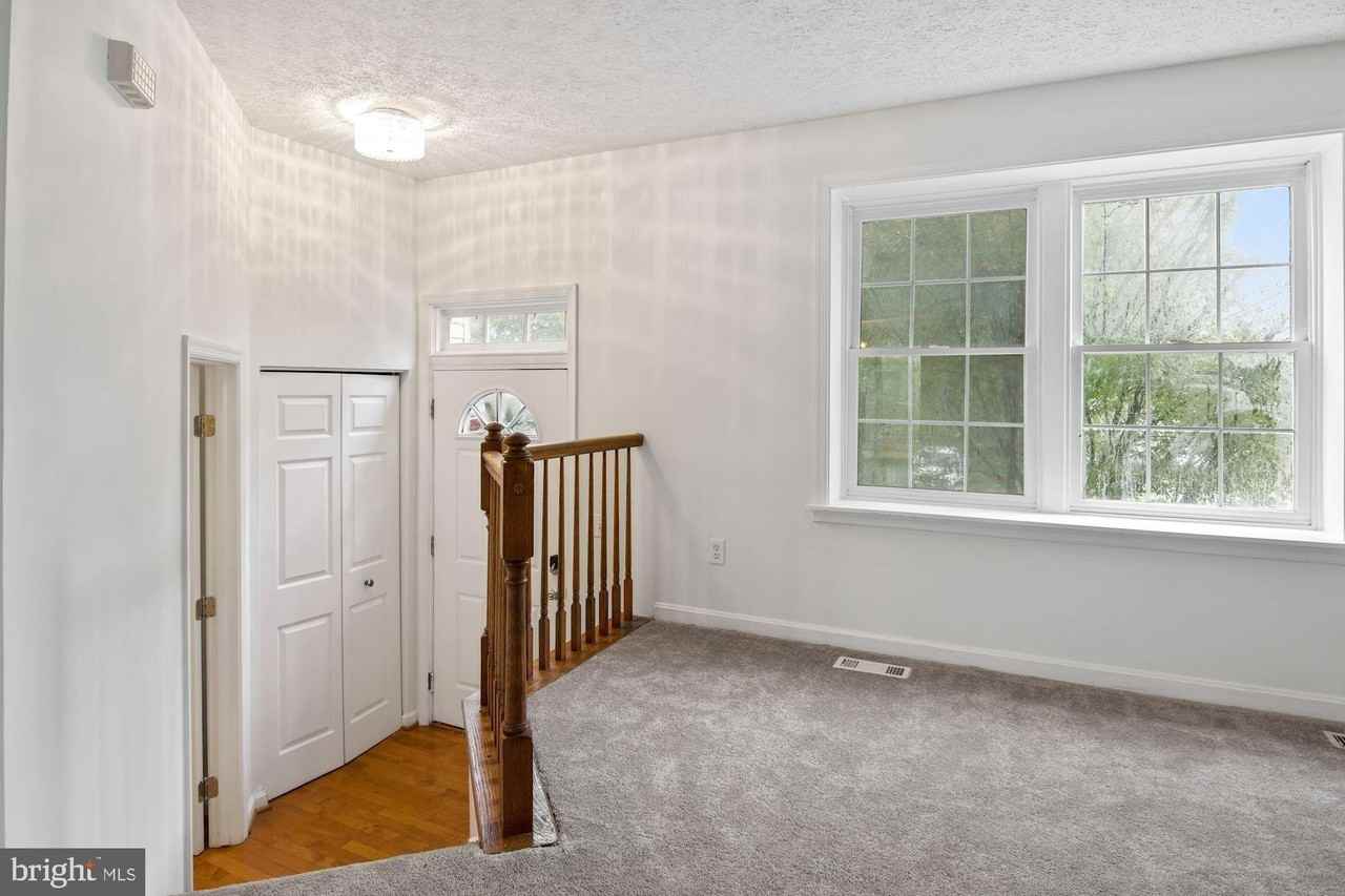 302 Ridgecrest Ct - Photo 6 of 35