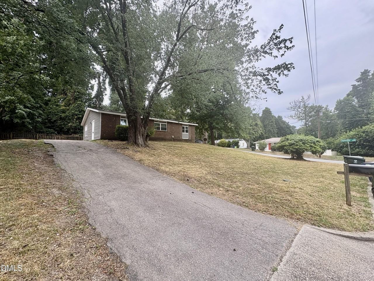 1100 Savannah Dr - Photo 2 of 24