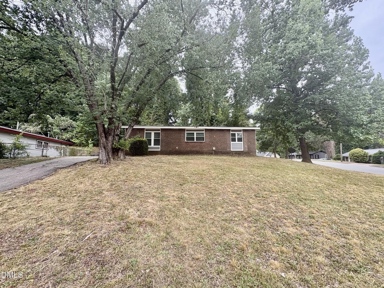 1100 Savannah Dr - Photo 3 of 24