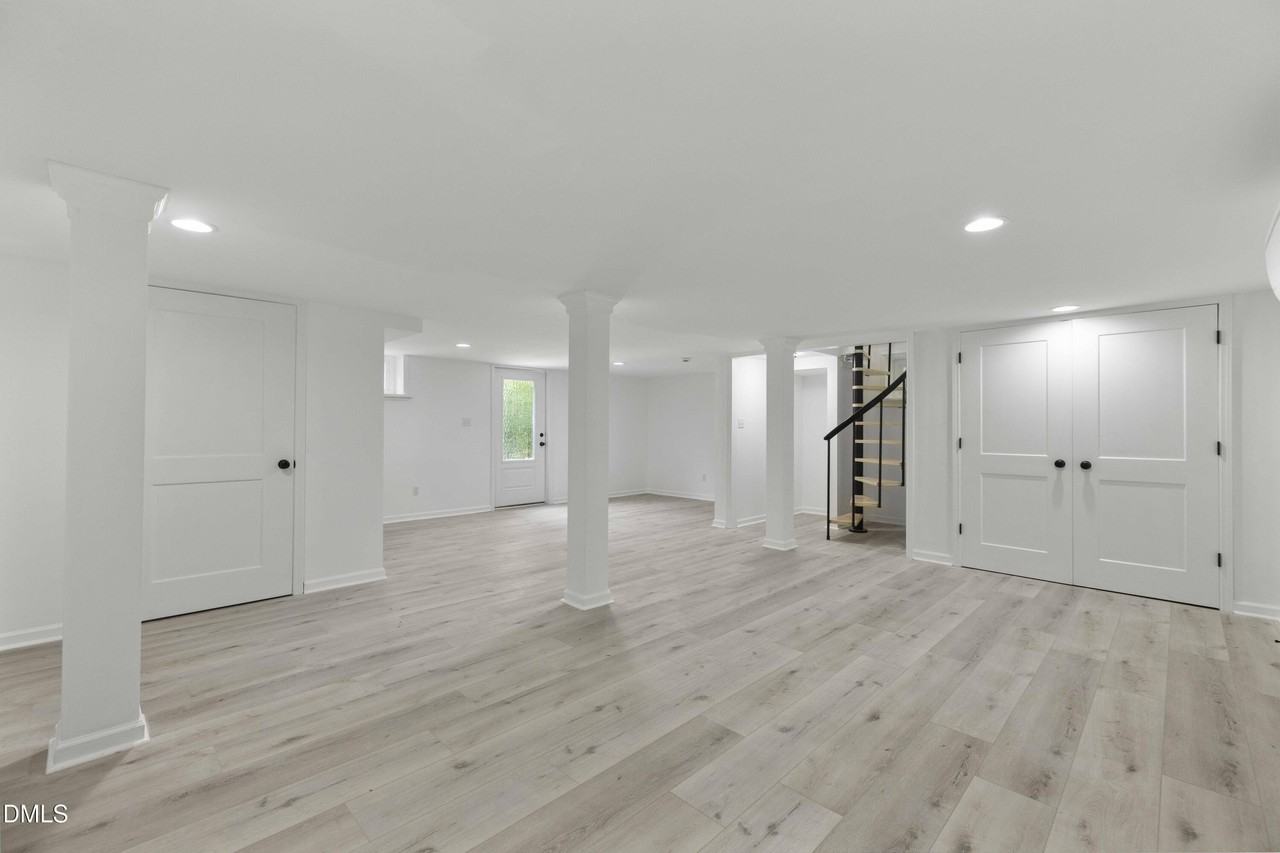 437 Woodsdale Rd - Photo 4 of 32