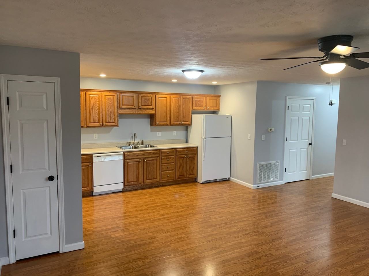 624 McCLUNG AVE - Photo 2 of 16