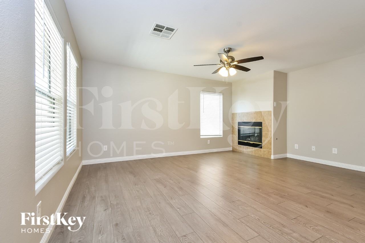 4822 Canary Diamond Ave - Photo 3 of 19