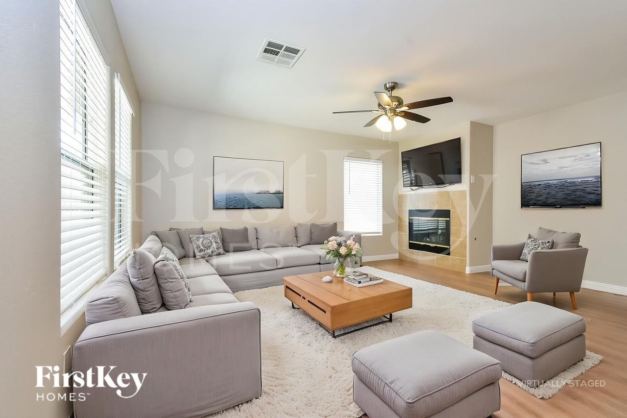4822 Canary Diamond Ave - Photo 4 of 19