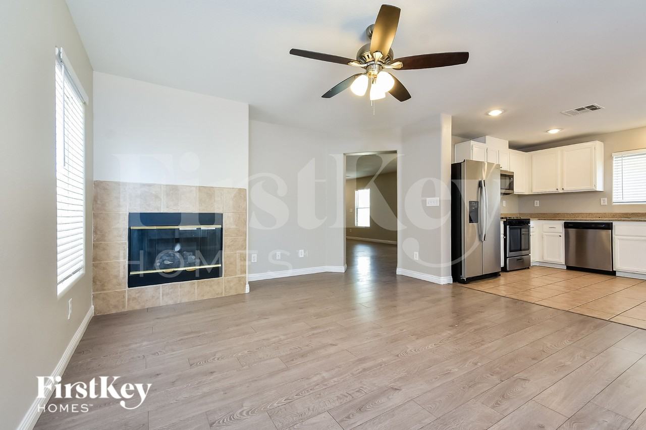 4822 Canary Diamond Ave - Photo 5 of 19