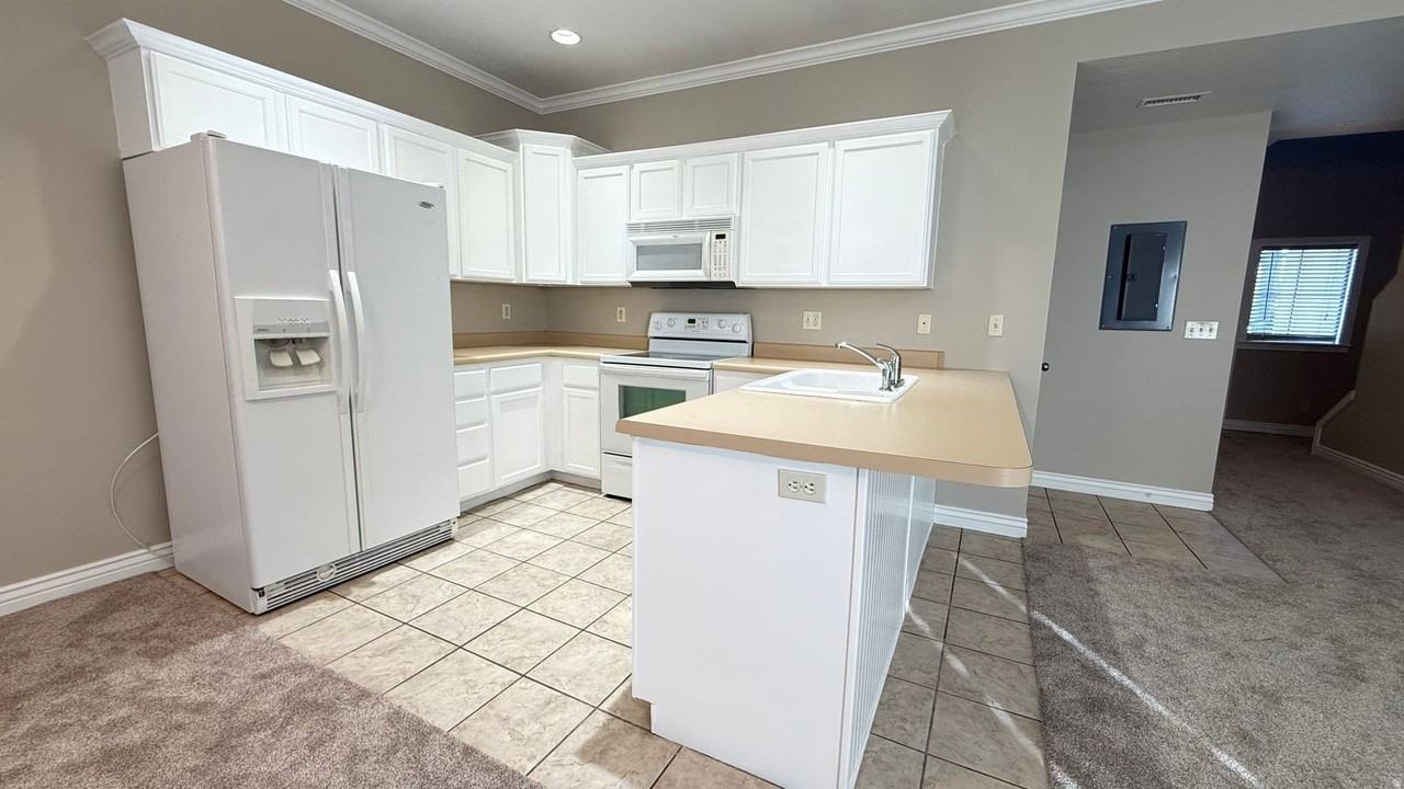 6784 S 950 E - Photo 2 of 11