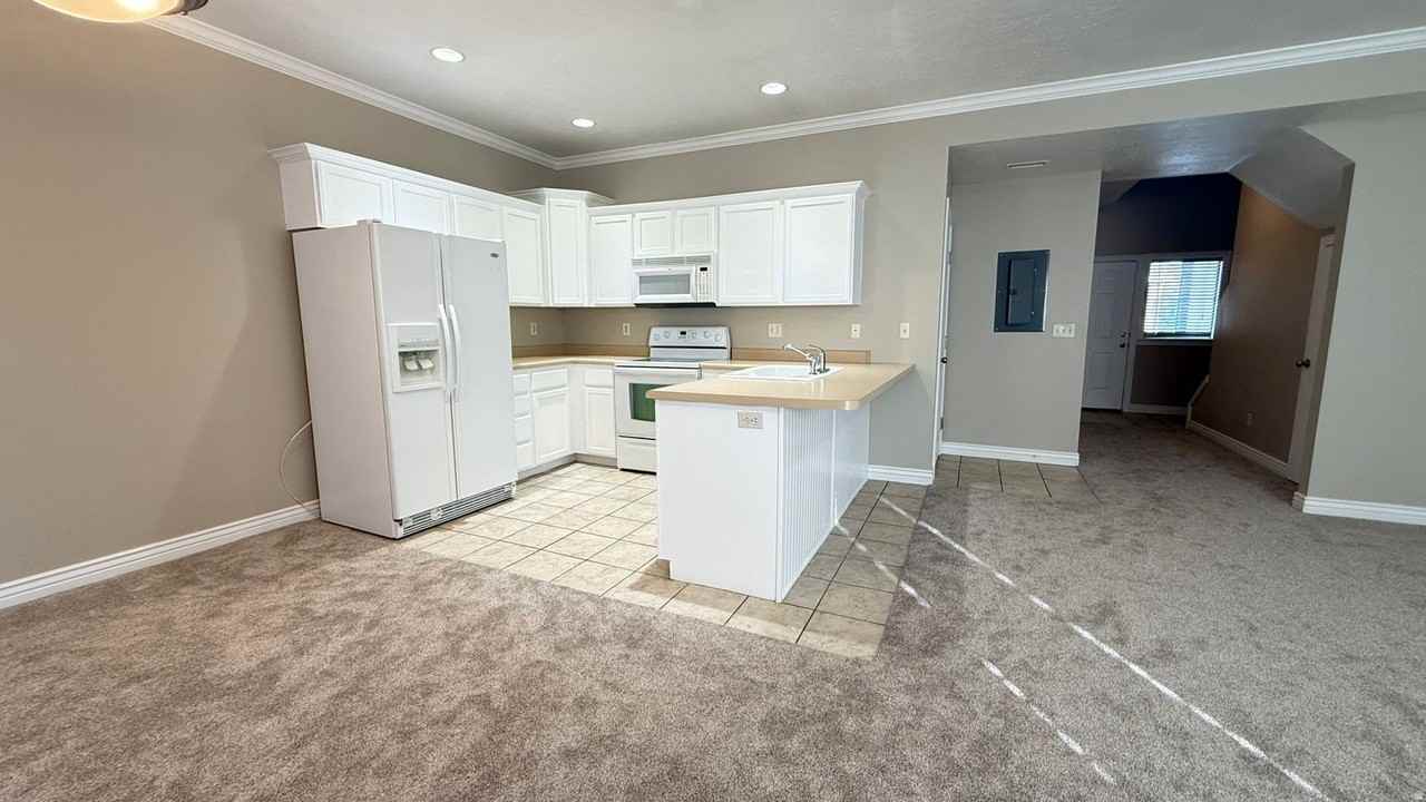6784 S 950 E - Photo 3 of 11