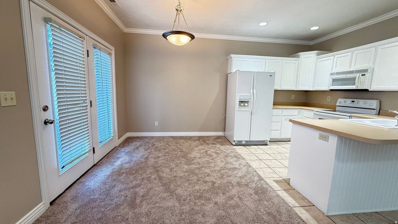 6784 S 950 E - Photo 4 of 11