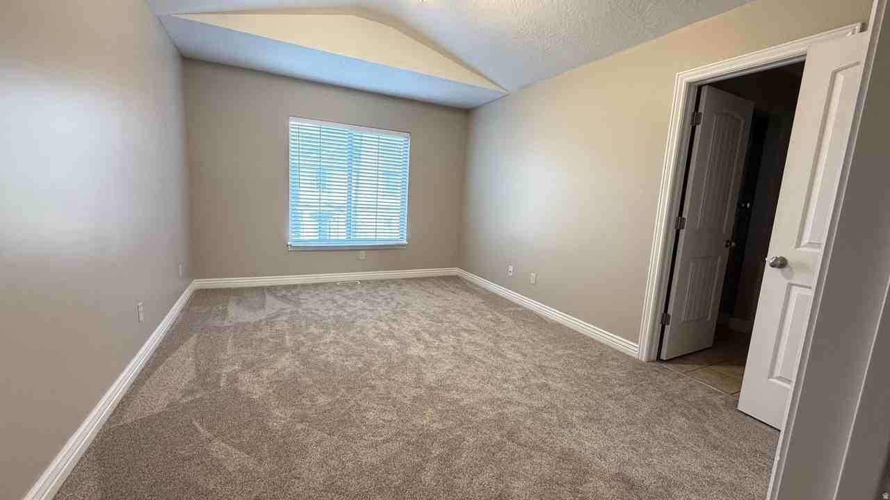 6784 S 950 E - Photo 6 of 11