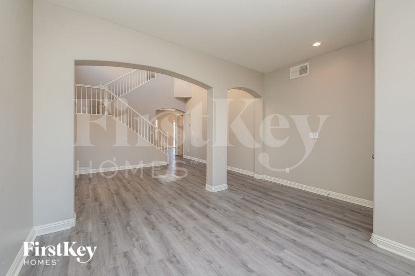 1708 Mizzenmast Ave - Photo 2 of 16