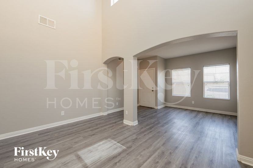 1708 Mizzenmast Ave - Photo 3 of 16