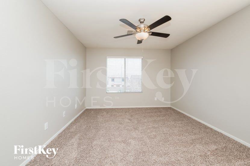 1708 Mizzenmast Ave - Photo 6 of 16