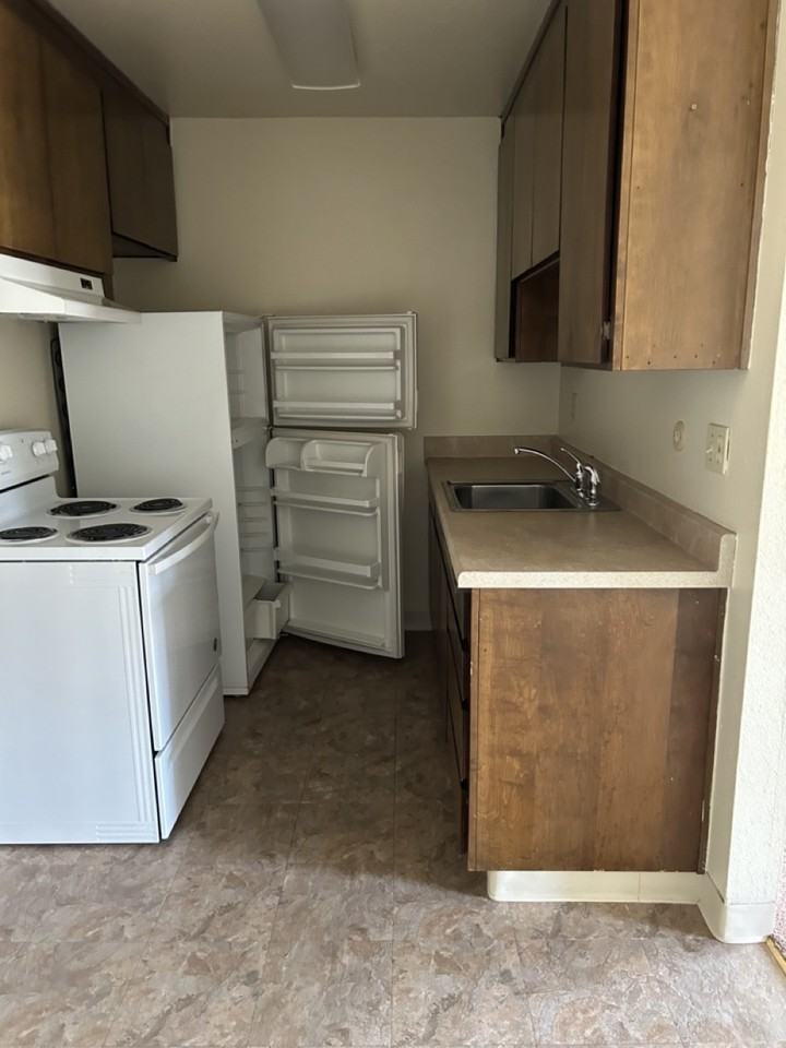 1121 Lloyd Street - Photo 6 of 18