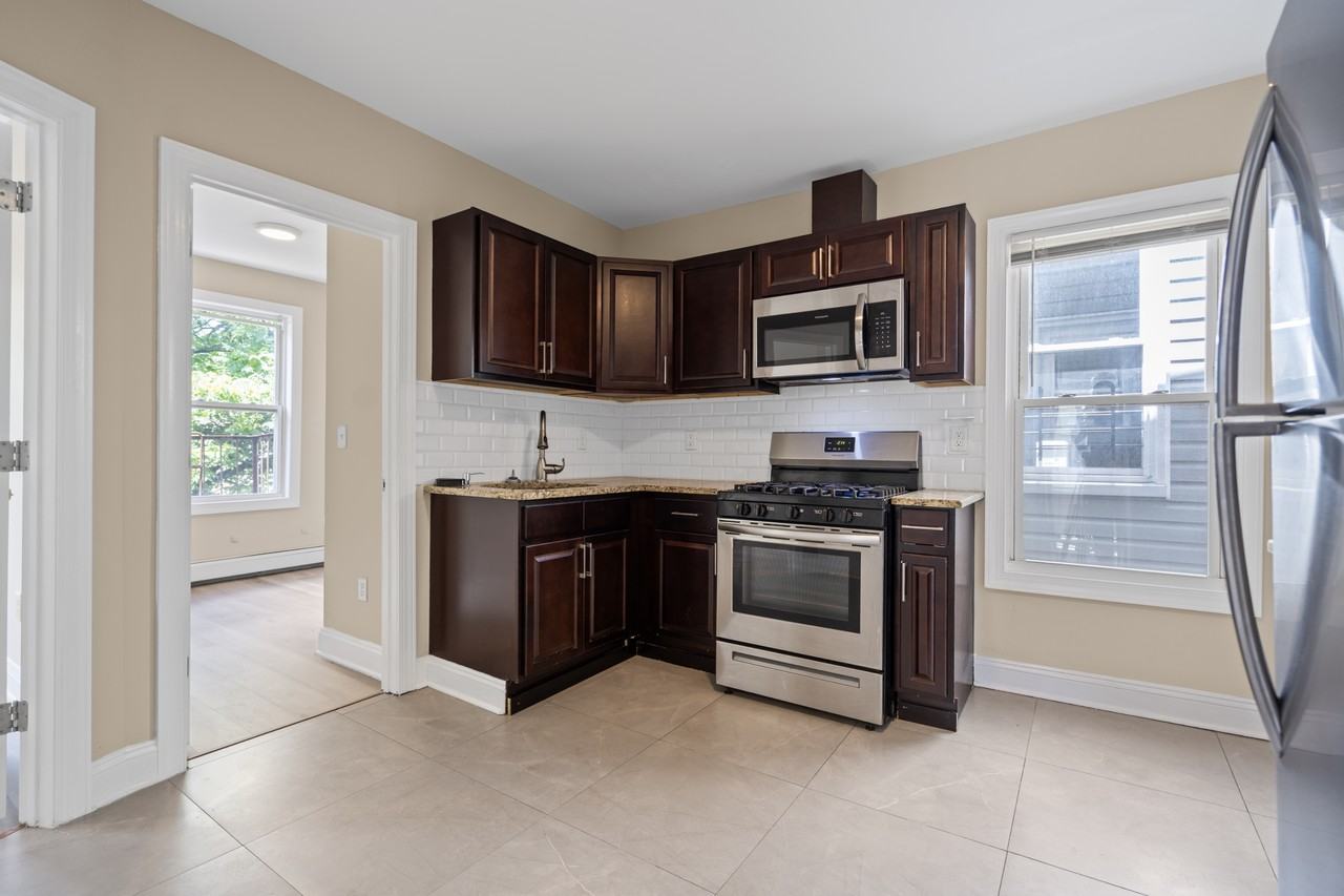 144 Inslee Place - Photo 2 of 15