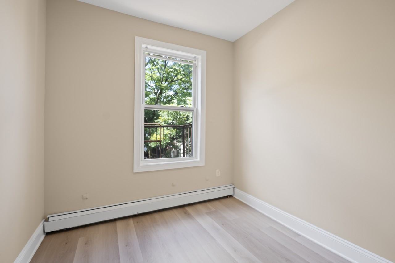 144 Inslee Place - Photo 4 of 15