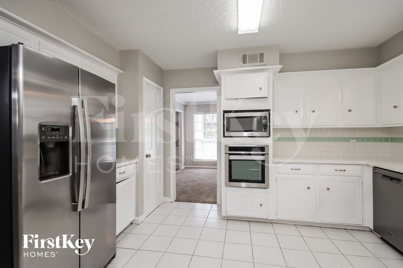 1702 Corral Dr - Photo 5 of 16